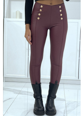 Pantalon slim bordeaux en simili avec boutons doré - 1
