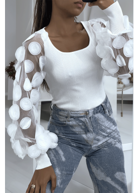 Pull blanc côtelé à manche en tulle et pétales - 4