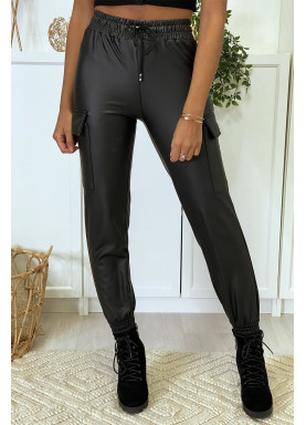 Pantalon cargo noir en simili - 1