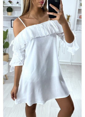 Robe blanche à volant avec épaules denudées - 3