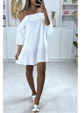 Robe blanche à volant avec épaules denudées - 4